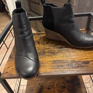 Black wedge boots